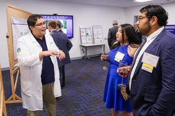 an MSM doctor talks to attendees